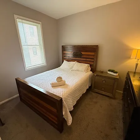 Homestay Wonderful Close To Downtown - Free Parking