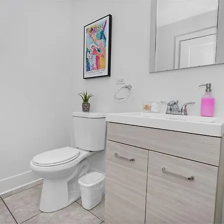 Modern 3br 420-friendly Unit Near Mccormick Place, Soldier Field And Lakefront Trail