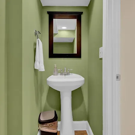 Charming 3bd In Vibrant Andersonville Chicago