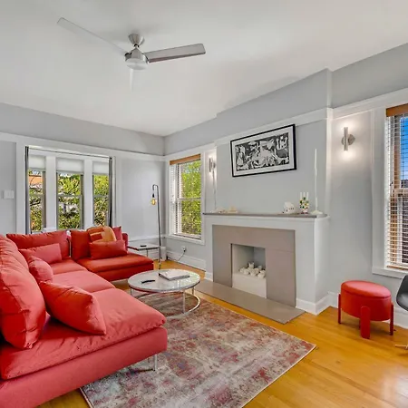 Apartment Steps To The Lakefront! Uptown Beauty Is Everything Need For A Perfect Getaway Chicago