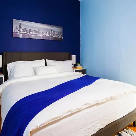 Apartment Hermosa House - Peaceful Quiet 3br, Free Street Parking, Solar Powered, By Logan Square Chicago
