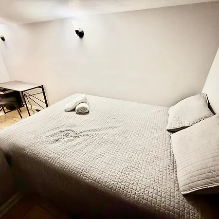 Close To Downtown - Free Parking Homestay