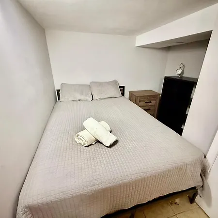 Homestay Close To Downtown - Free Parking *