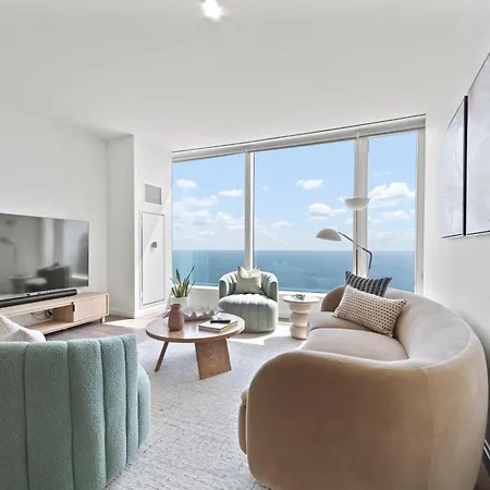 Lux Apts With Views And Amenities * Chicago