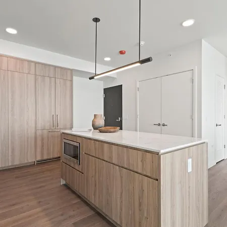Lux Apts With Views And Amenities Apartment