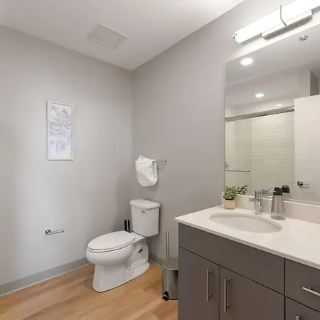 Sophisticated 4br - Modern And Luxurious *