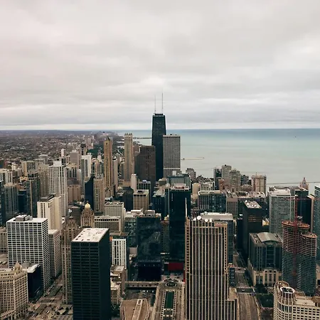 Luxurious Lincoln Park With Gourmet Kitchen Chicago