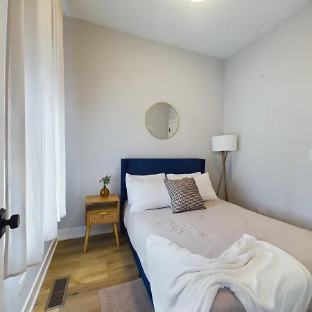 Chic 2br Top-floor Gem * Chicago