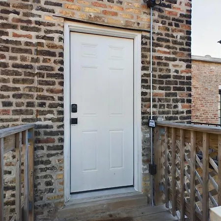 Chic 2br Top-floor Gem Apartment *