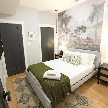 Modern 2br With Patio & Cozy Space Apartment