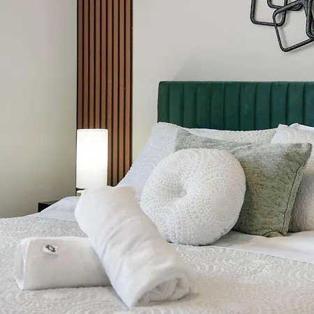 Apartment Modern 2br2ba Free Parking And Balcony *