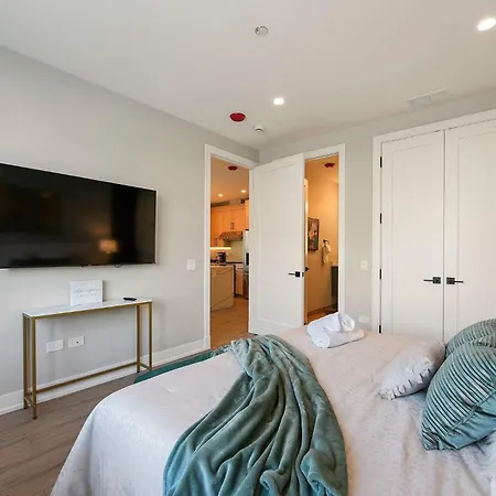 Apartment Modern 2br2ba Free Parking And Balcony Chicago