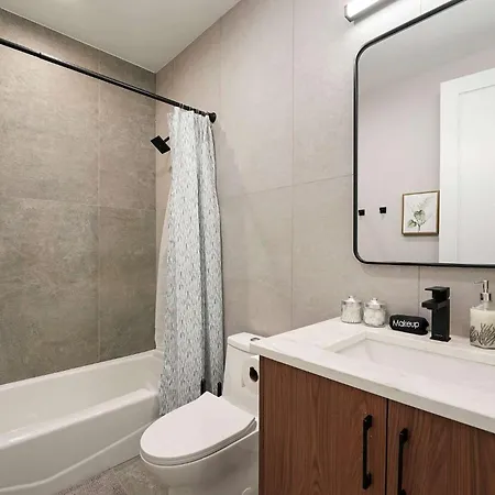 Apartment Modern 2br2ba Free Parking And Balcony Chicago