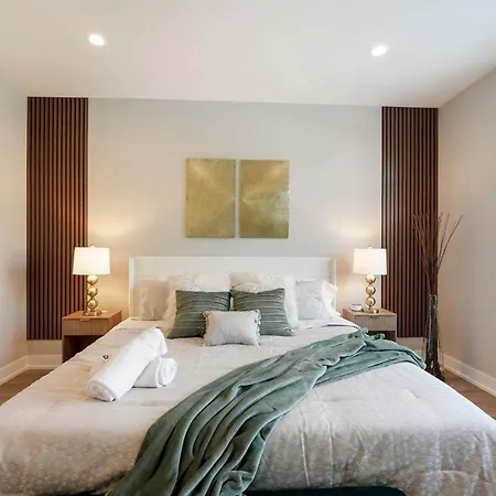 Modern 2br2ba Free Parking And Balcony Chicago