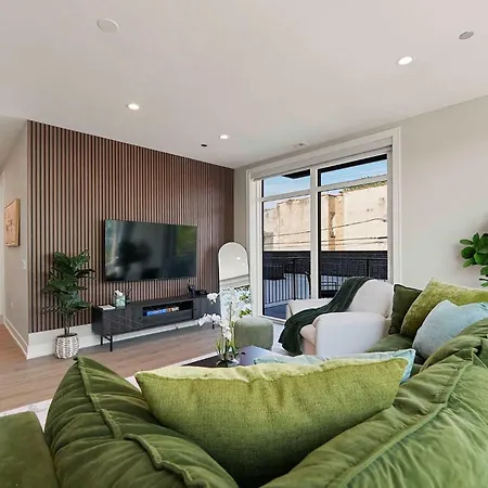 Modern 2br2ba Free Parking And Balcony Apartment