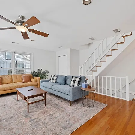 Old Town 3bd 3ba Coach House, Garage Parking Incl Chicago