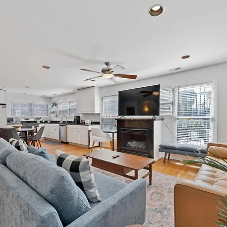 Holiday home Old Town 3bd 3ba Coach House, Garage Parking Incl Chicago