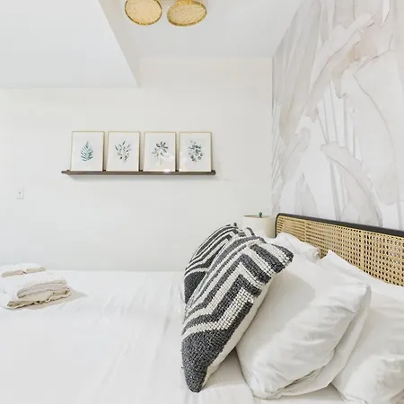Charming Getaway With Patio * Chicago