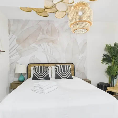 Charming Getaway With Patio Apartment Chicago