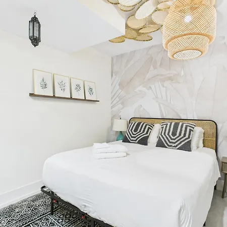 Charming Getaway With Patio Apartment