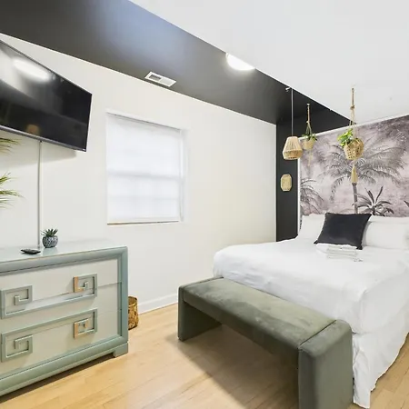 Charming Getaway With Patio Apartment *