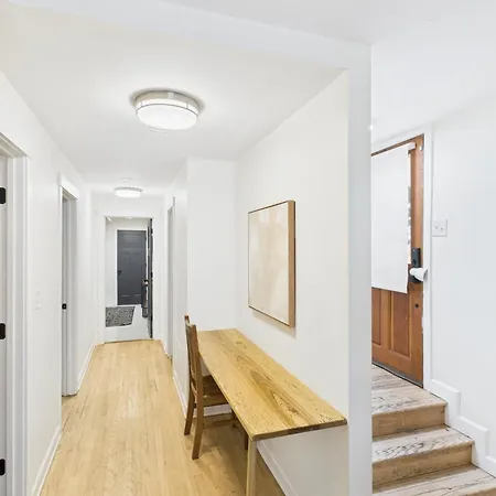 Apartment Charming Getaway With Patio *