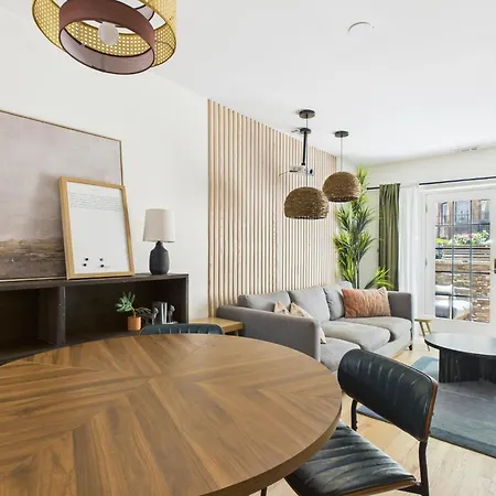 Charming Getaway With Patio Apartment Chicago