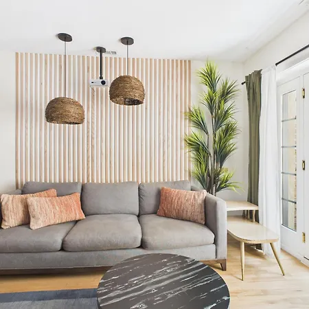 Charming Getaway With Patio Apartment Chicago