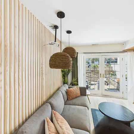 Charming Getaway With Patio Apartment Chicago