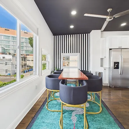 Wrigleyville Gem With Hidden Bar & Vintage Charm Apartment Chicago