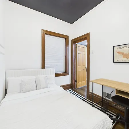 Wrigleyville Gem With Hidden Bar & Vintage Charm Chicago