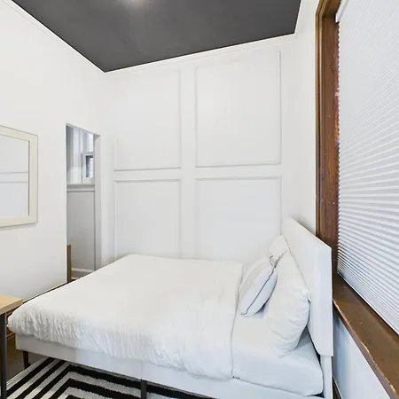 Apartment Wrigleyville Gem With Hidden Bar & Vintage Charm *