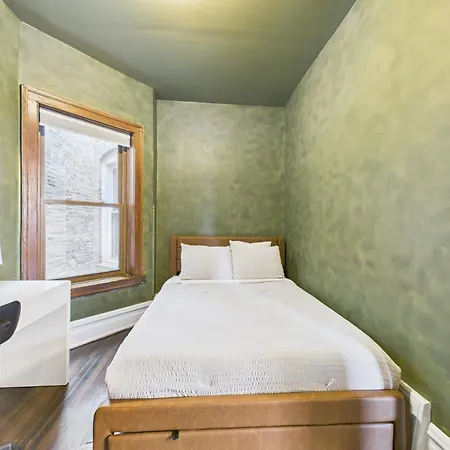 Wrigleyville Gem With Hidden Bar & Vintage Charm