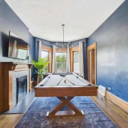 Wrigleyville Gem With Hidden Bar & Vintage Charm *