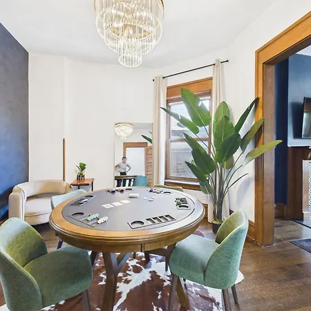 Wrigleyville Gem With Hidden Bar & Vintage Charm *
