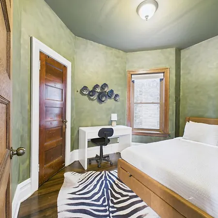 Wrigleyville Gem With Hidden Bar & Vintage Charm