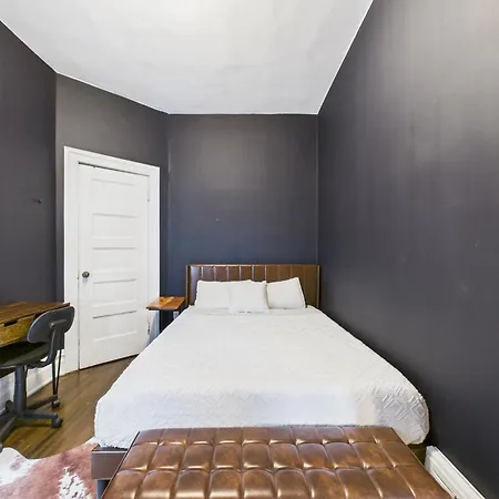 Apartment Wrigleyville Gem With Hidden Bar & Vintage Charm Chicago