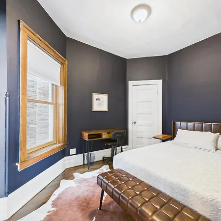 Wrigleyville Gem With Hidden Bar & Vintage Charm Apartment Chicago