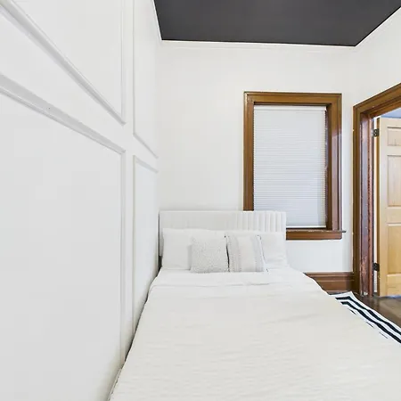 Wrigleyville Gem With Hidden Bar & Vintage Charm *
