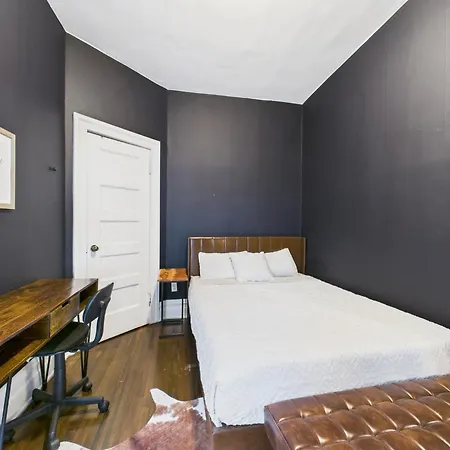 Wrigleyville Gem With Hidden Bar & Vintage Charm Chicago