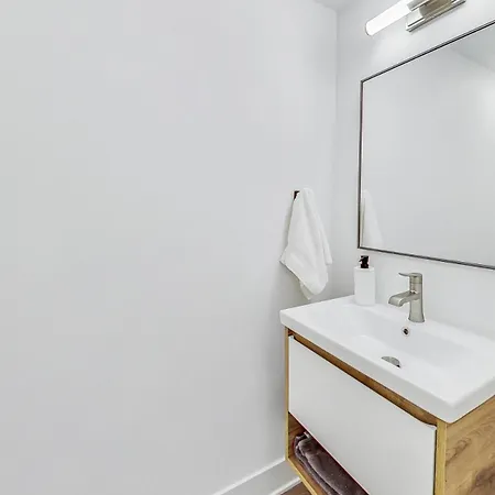East Lincoln Park Gem Spacious 4 Br Chicago