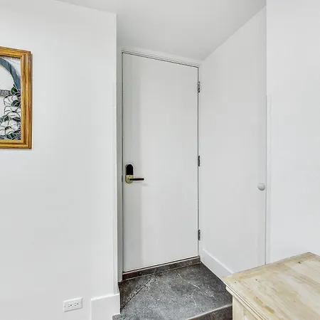 Apartment East Lincoln Park Gem Spacious 4 Br *