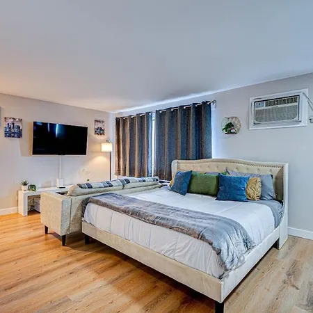 Luxury King Bed • Remodeled Safe Chicago Condo * Chicago