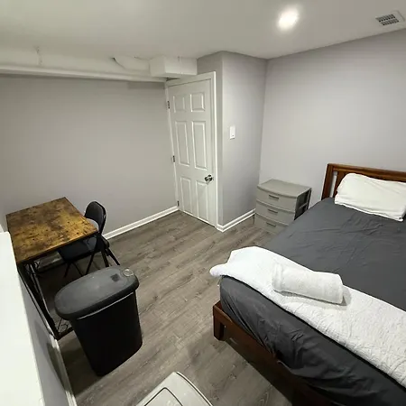 Super Amazing Place To Near Downtown! Free Parking Homestay