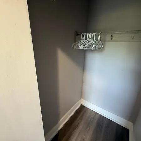 Beautiful Near Downtwon - Free Parking!