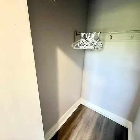 Beautiful Near Downtwon - Free Parking! *
