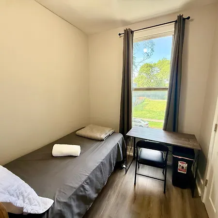 Beautiful Near Downtwon - Free Parking! Homestay *