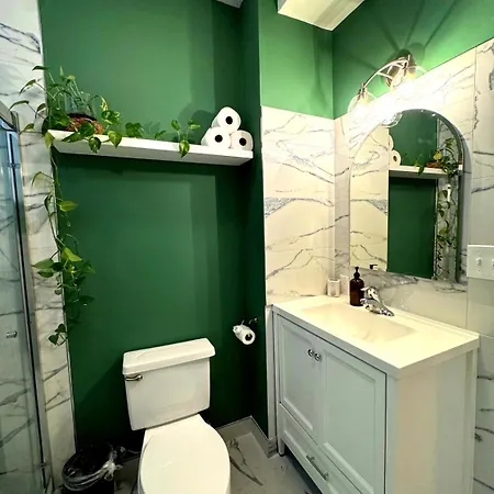 Stunning 3 Bedrooms 2 Bathrooms Getaway Chicago! Chicago