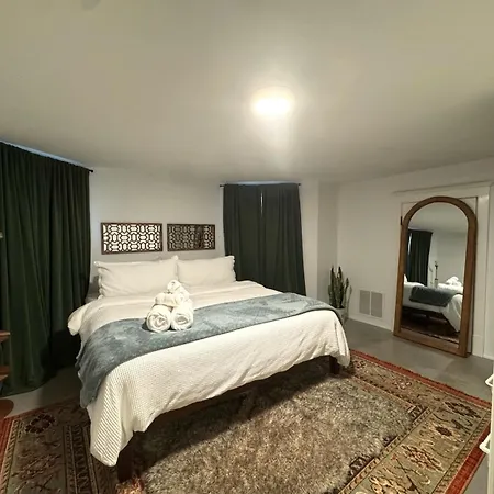Stunning 3 Bedrooms 2 Bathrooms Getaway Chicago! Apartment