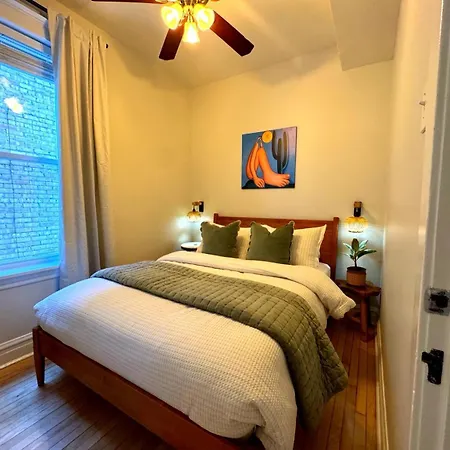 Apartment Stunning 3 Bedrooms 2 Bathrooms Getaway Chicago!